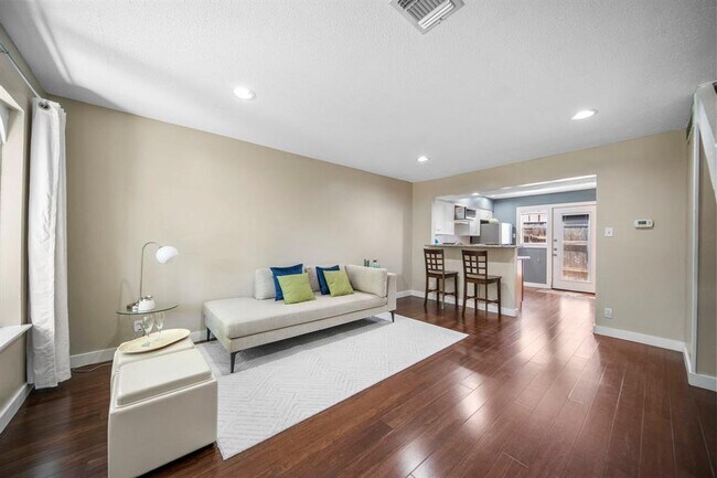 Foto del edificio - 7409 Shadow Hill Dr