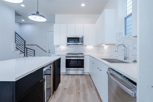 Building Photo - 5402 Margarita St