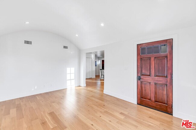 Foto del edificio - 3062 Field Ave