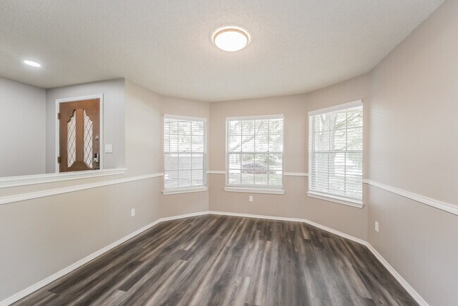 Foto del edificio - 9330 Jan Glen Ln