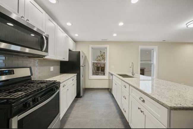 Building Photo - 1548 N Honore St