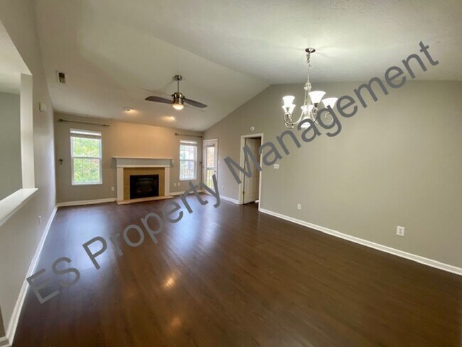Building Photo - Large 2 Bedroom Town home in Pike Township