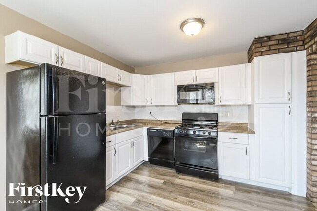 Building Photo - 806 Chatelet Ct