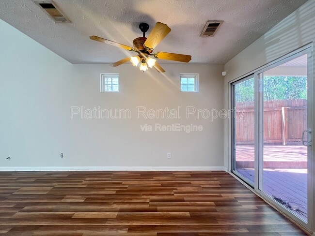Foto del edificio - 231 Oak Grove Way