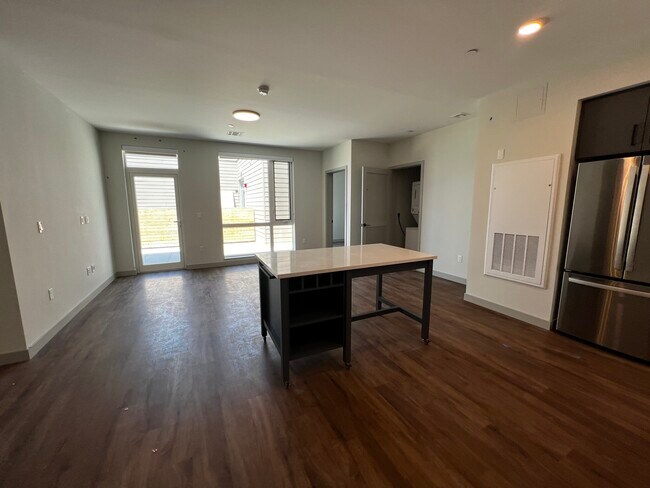 Building Photo - 82 Rugg Rd
