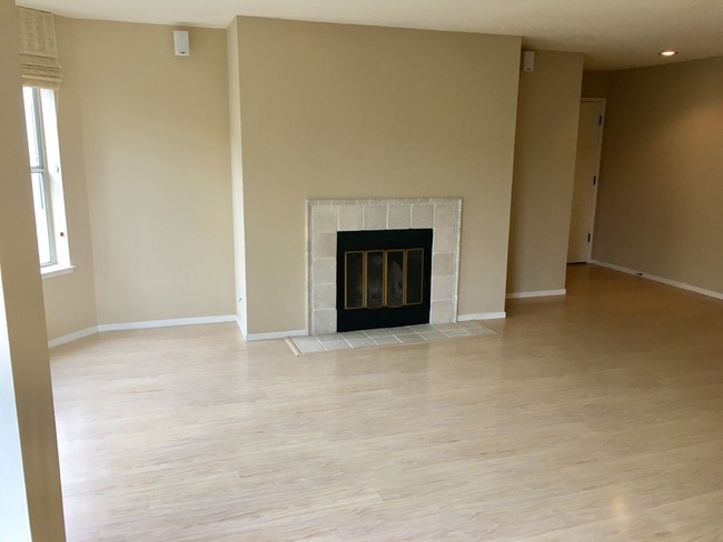 Building Photo - 1000 Steiner St
