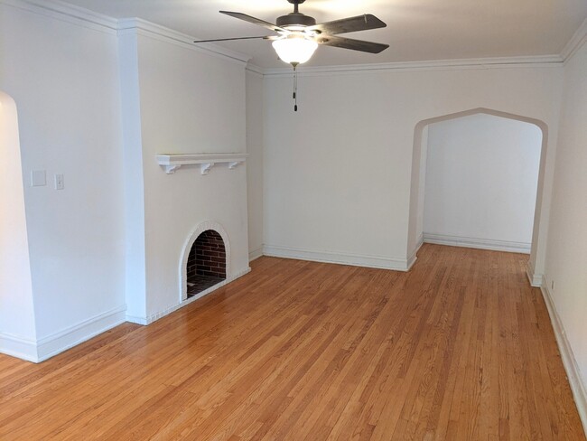 Building Photo - 817 Brummel St
