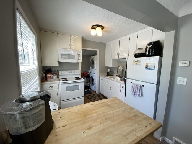 Building Photo - Charming 2 Bed/1 Bath St Louis Park Home -...