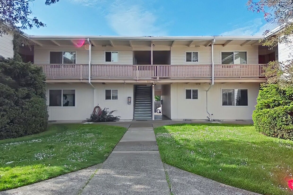 Primary Photo - 2 Bedroom Apartment ~ Close to 9th Street ...