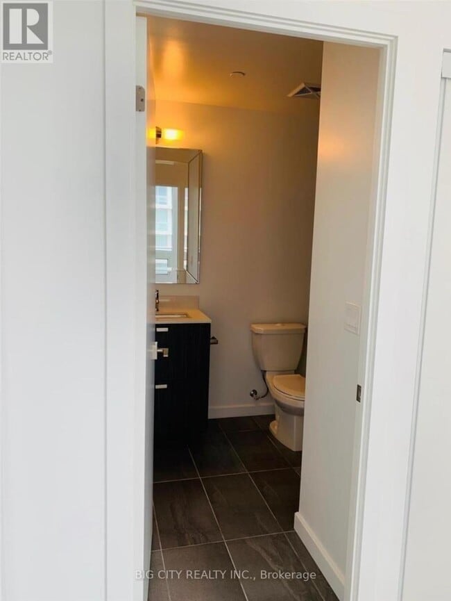 Photo du bâtiment - 56 Forest Manor Rd