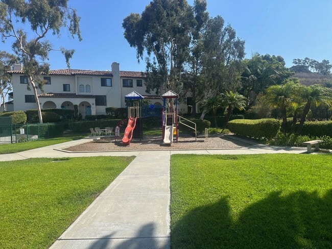 Building Photo - 3 Bedroom(plus loft), 2.5 Bath Home with Stunning Views and Modern Upgrades