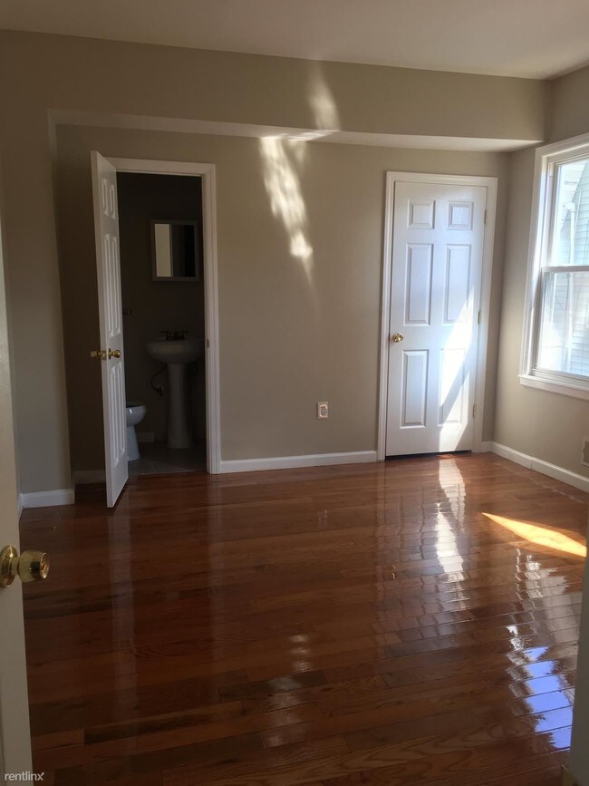 Foto del edificio - 3 br, 2 bath Apartment - 250 Keer Ave