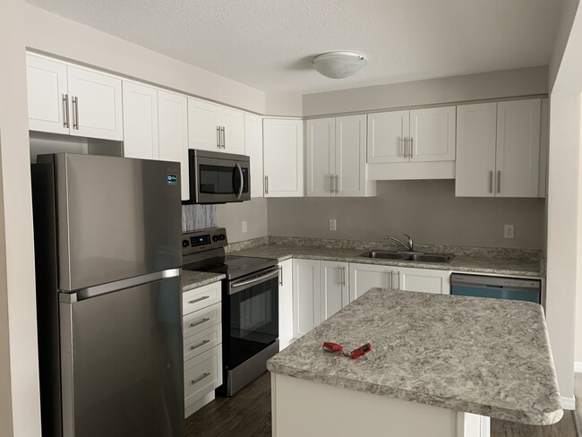 Building Photo - 50 Pinnacle Dr