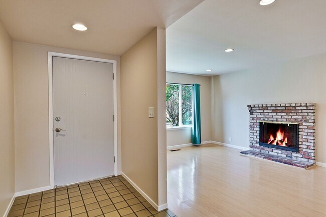 Building Photo - Spacious 1780 Sq Ft -  4b2b home in South San Jose