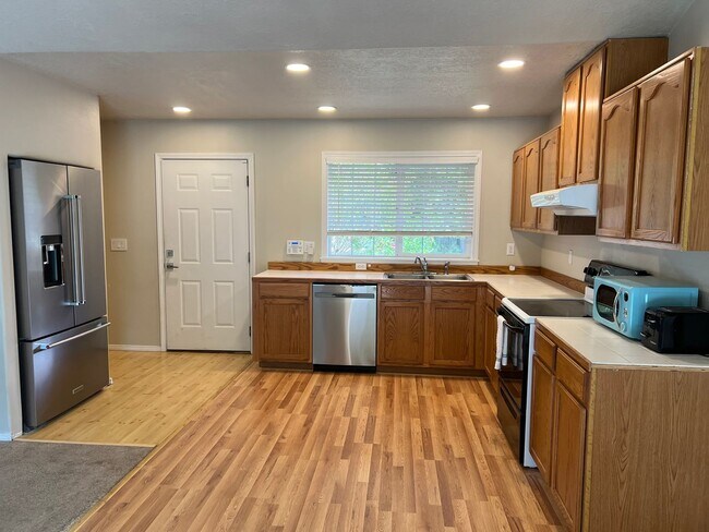 Building Photo - 230 E Harrison St