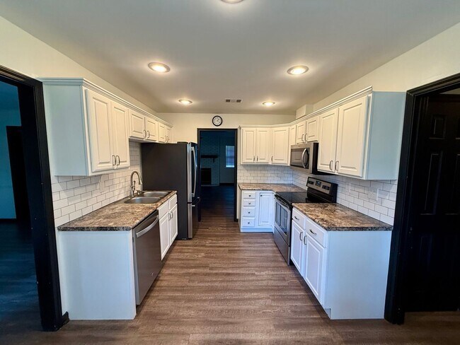 Foto del edificio - 606 Shadow Ridge Dr