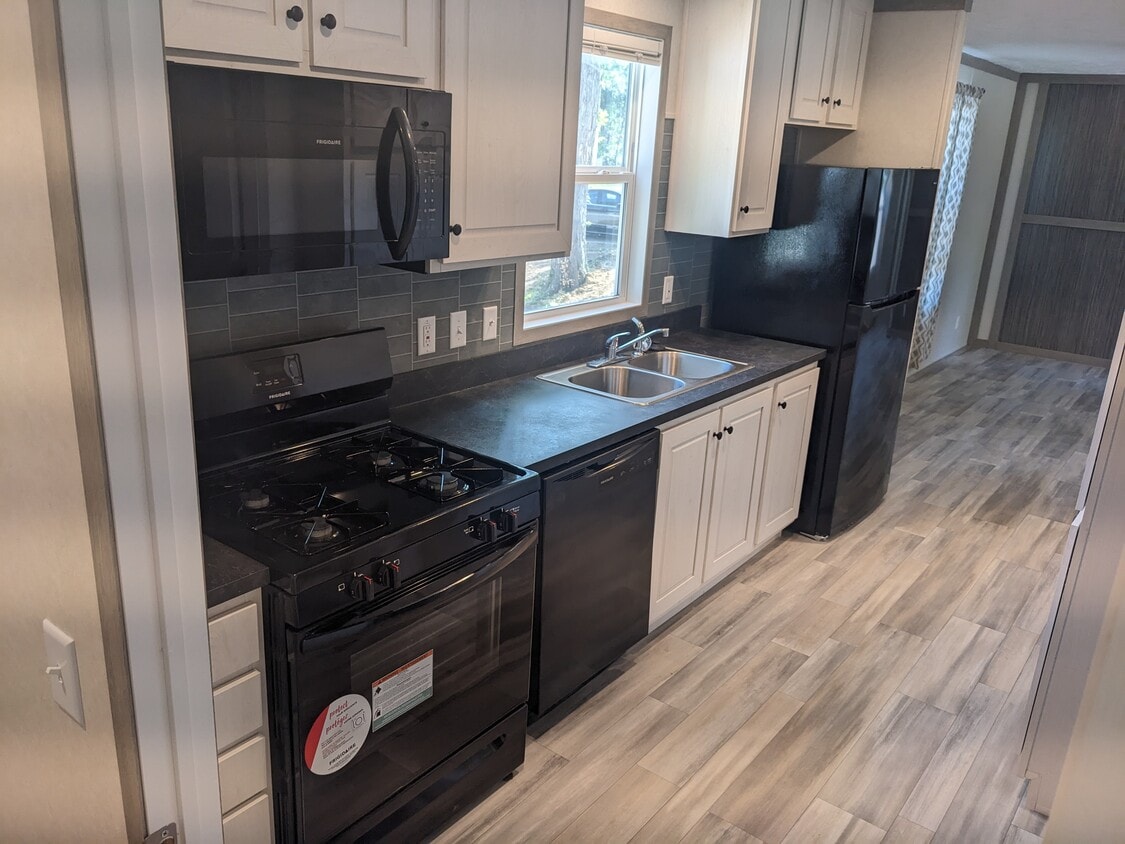 Foto principal - 3617 N Grand Ave E