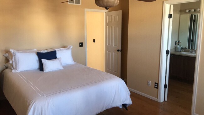 Foto del edificio - 8227 Mahogany Wood Ct