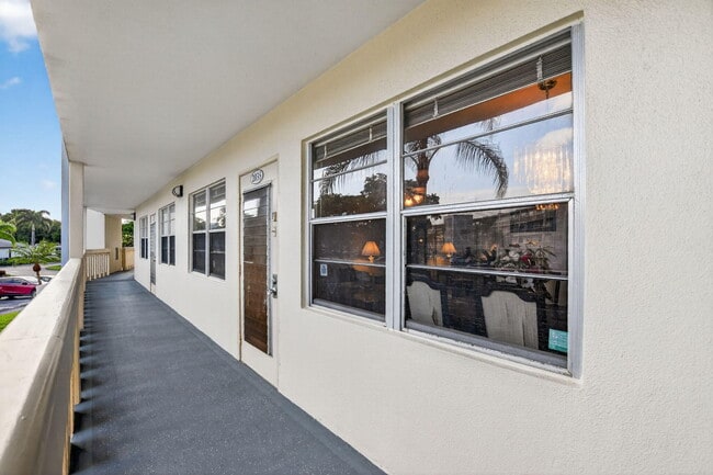 Foto del edificio - 2035 Ainslie C