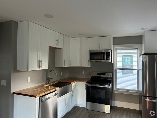 Building Photo - 361 Marlboro St