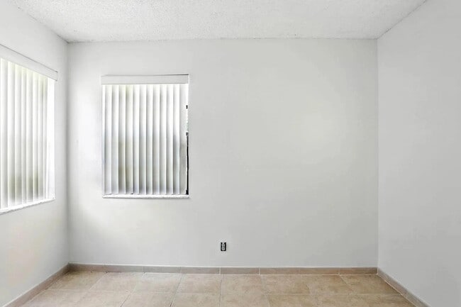Building Photo - 3050 Norwood Pl