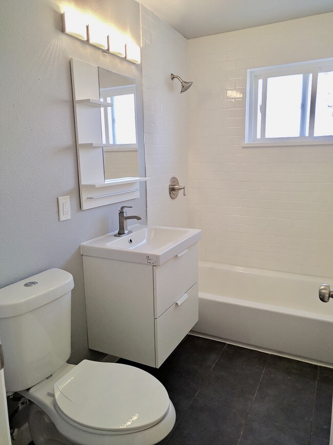 Baño - 521 Terry St