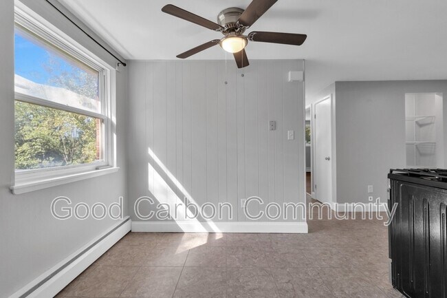 Foto del edificio - 5450 Creekside Ct