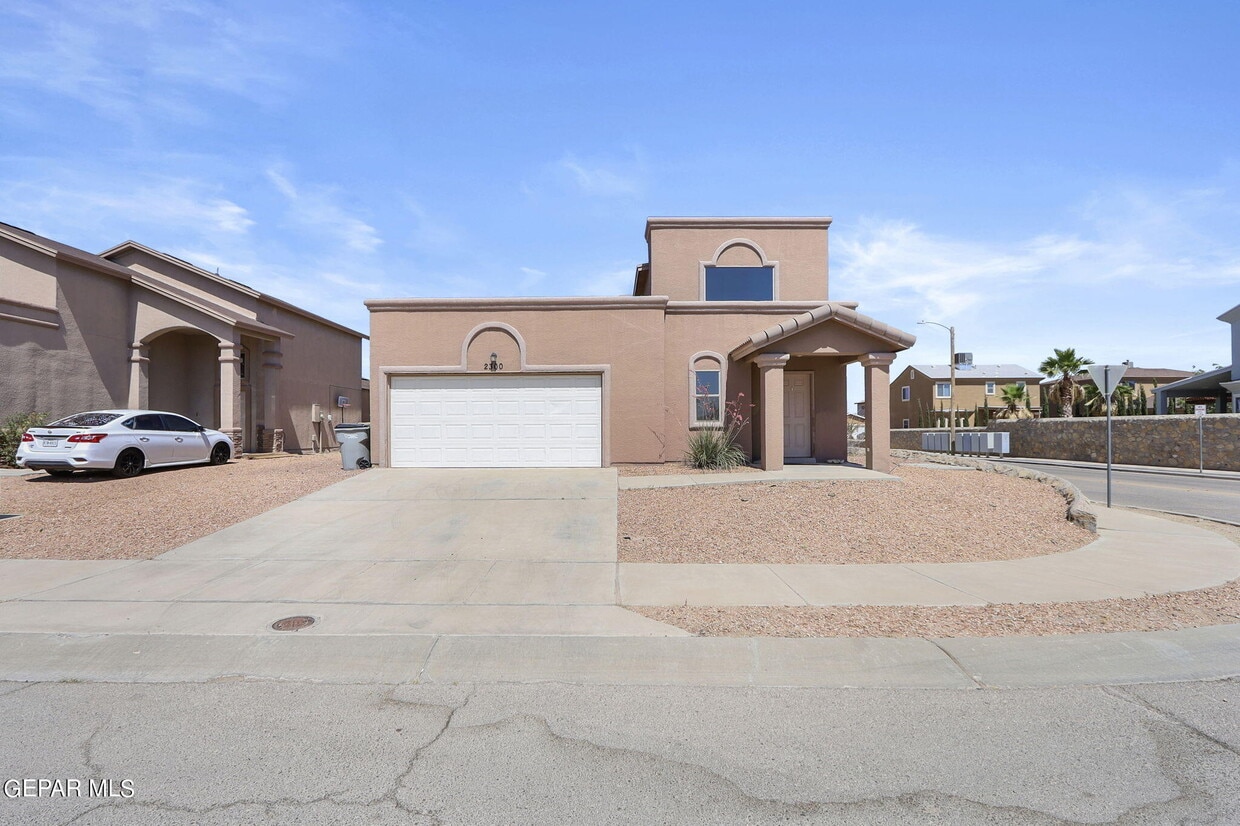 Primary Photo - 2300 Glitter St