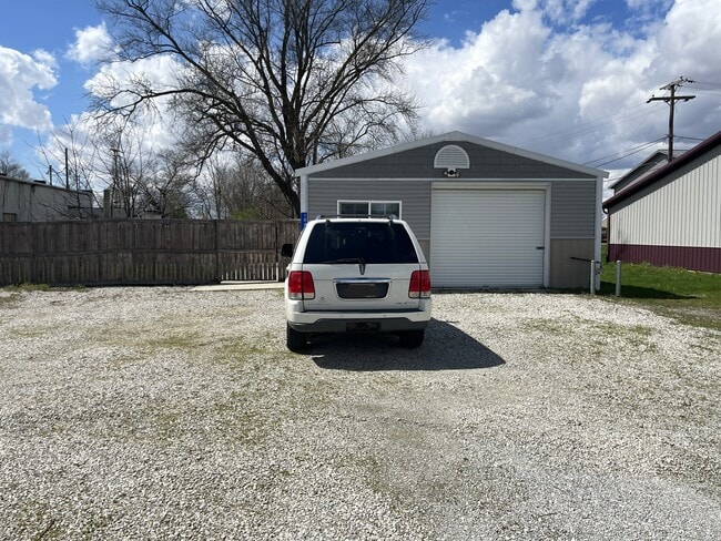 Building Photo - 1048 Caldwell Ave
