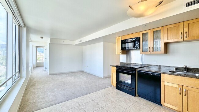Building Photo - HIGHLY DESIRABLE 2 BEDROOM END UNIT IN THE...