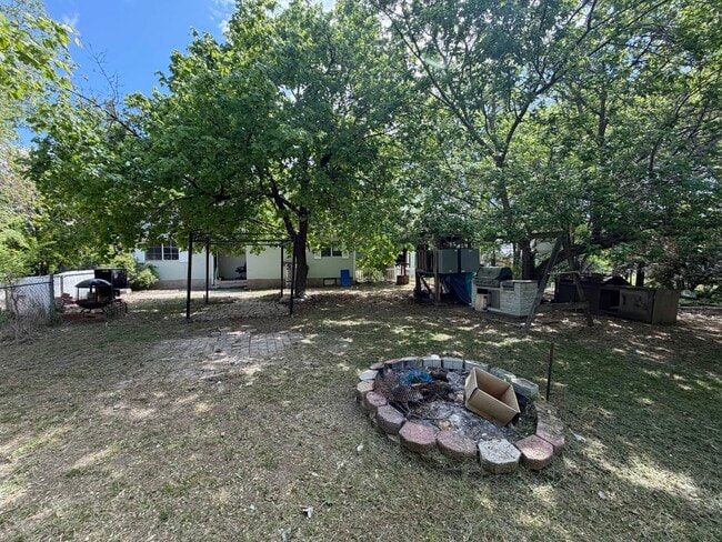 Building Photo - 683 N Washington Blvd