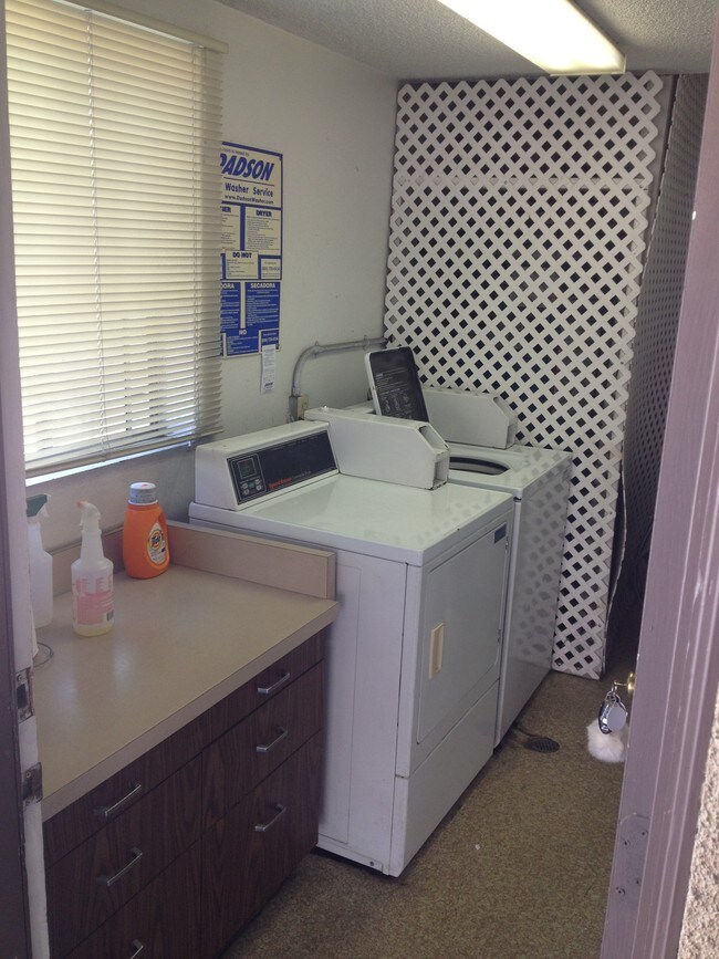 Laundry room - 1613 W 81st St