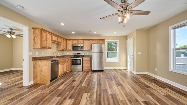 Foto del edificio - Coming Soon: 1BR, 1BA duplex