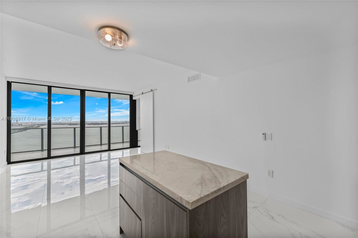 Primary Photo - 3131 NE 7th Ave