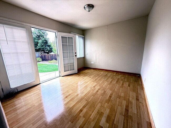Foto del edificio - 2314 Upland Dr