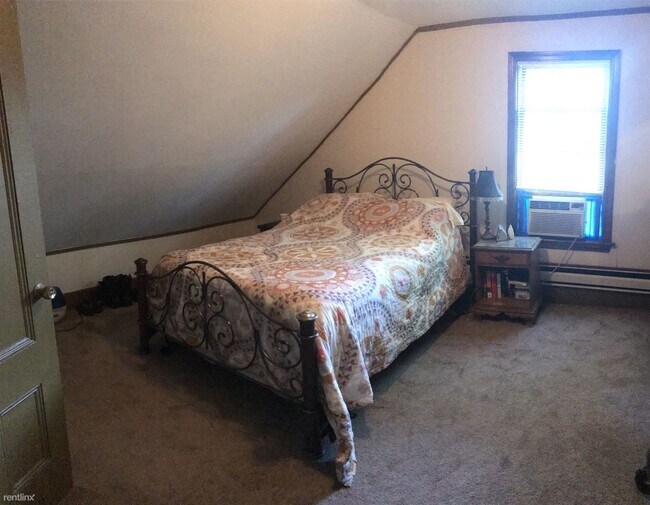 Foto del edificio - 6 br, 3 bath House - 46 Pratt St