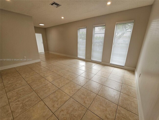 Building Photo - 2509 Hayes St