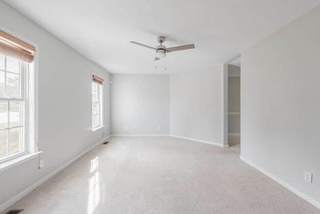 Building Photo - Charming 4 bedroom Colonial in Midlothian!