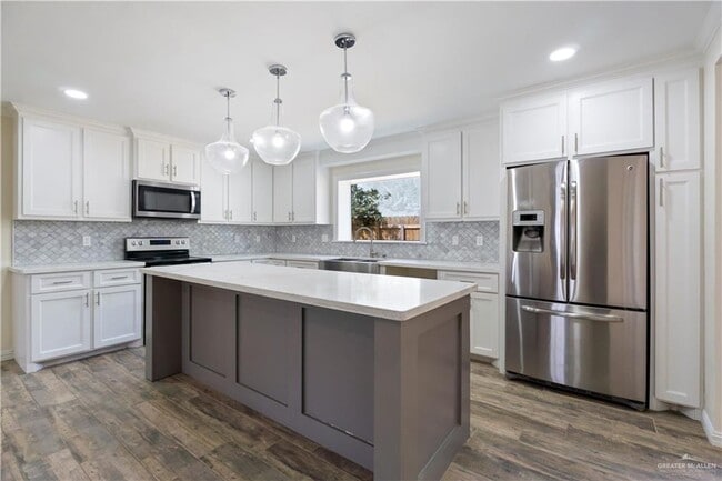 Building Photo - 13 H S St