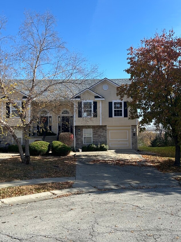 Foto principal - 1211 NW Ashley Ln