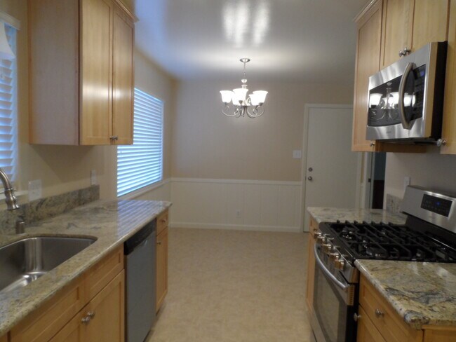 Building Photo - 2240 Rockwood Dr