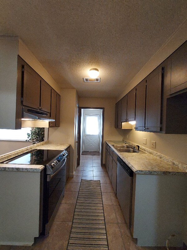 Primary Photo - 126 Foxwood Cir
