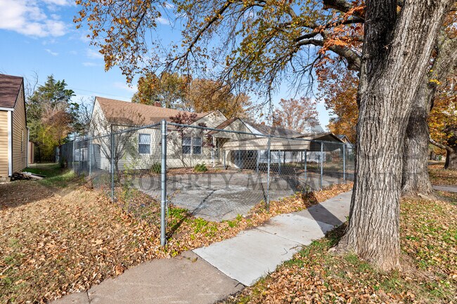 Foto del edificio - 1249 N Pershing St