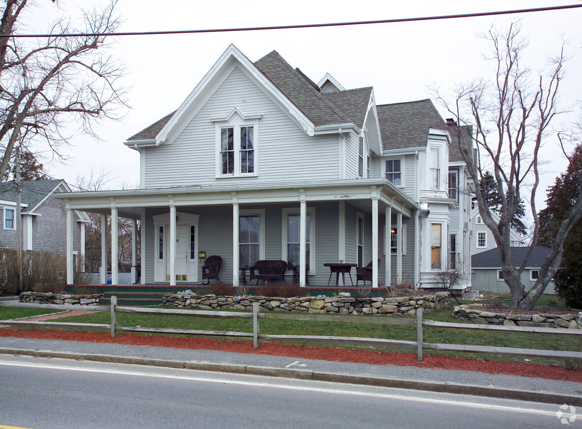 Building Photo - 14 Main St