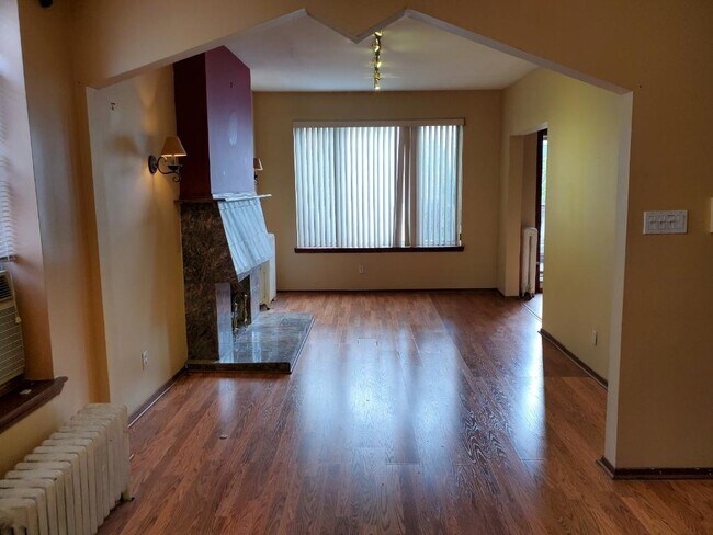 Living Room - 515 81st St