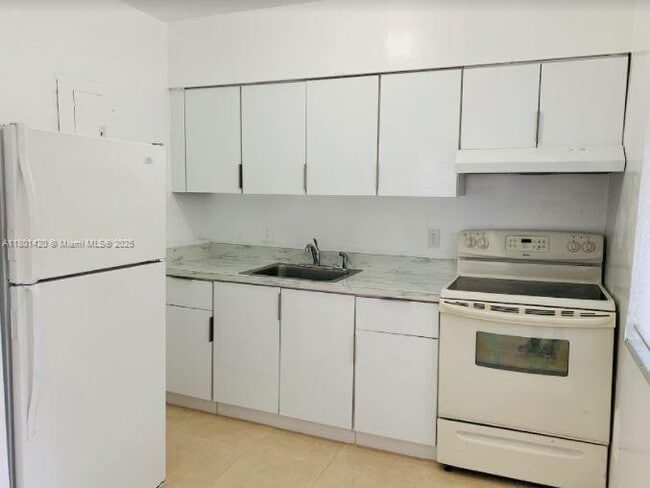 Building Photo - 691 NE 86th St