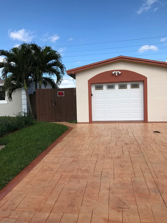 Entrance and parking spot to studio - 8501 NW 24th Ct