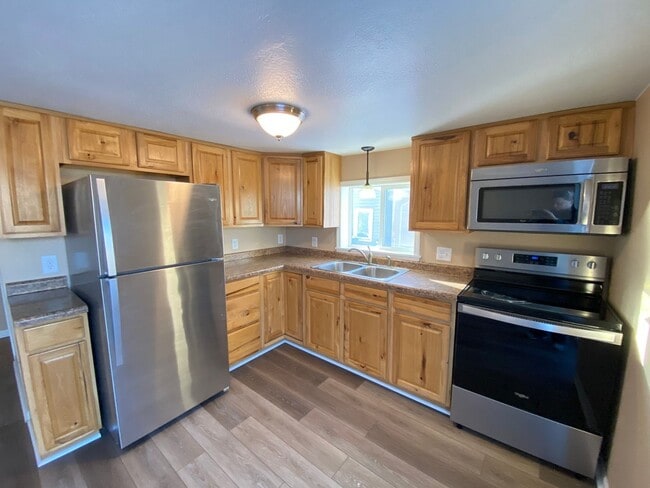 Building Photo - Now Leasing: Charming 1 Bedroom, 1 Bathroom Home in Waterloo, IA!