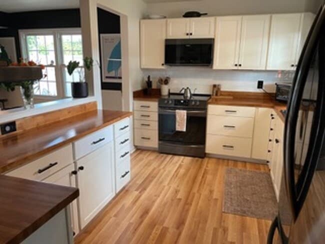 Foto del edificio - 3BD/2.5BA End Unit Townhouse in Hilltop Area!!