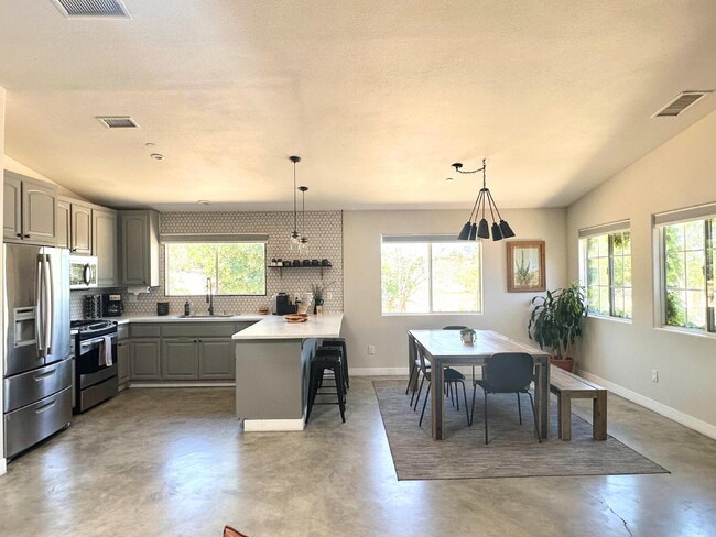 Building Photo - Rare Opportunity for Spacious, Modern Sout...